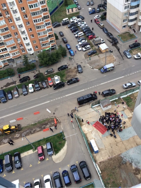 Собрание у поликлиники (11.09.2015)